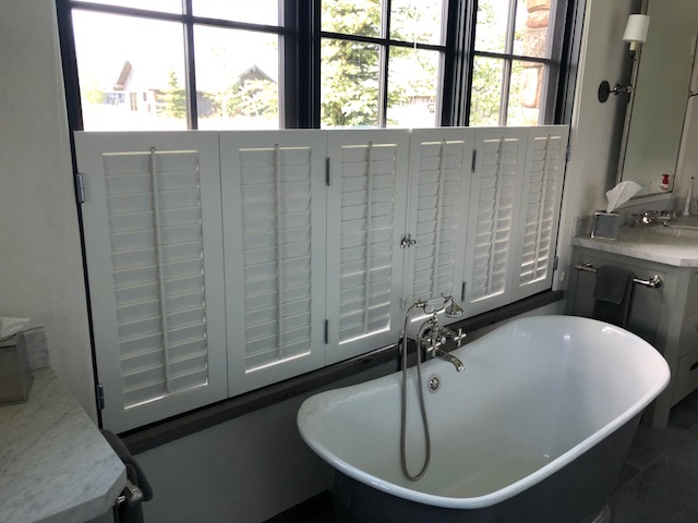 Operable louver shutters in a bathroom